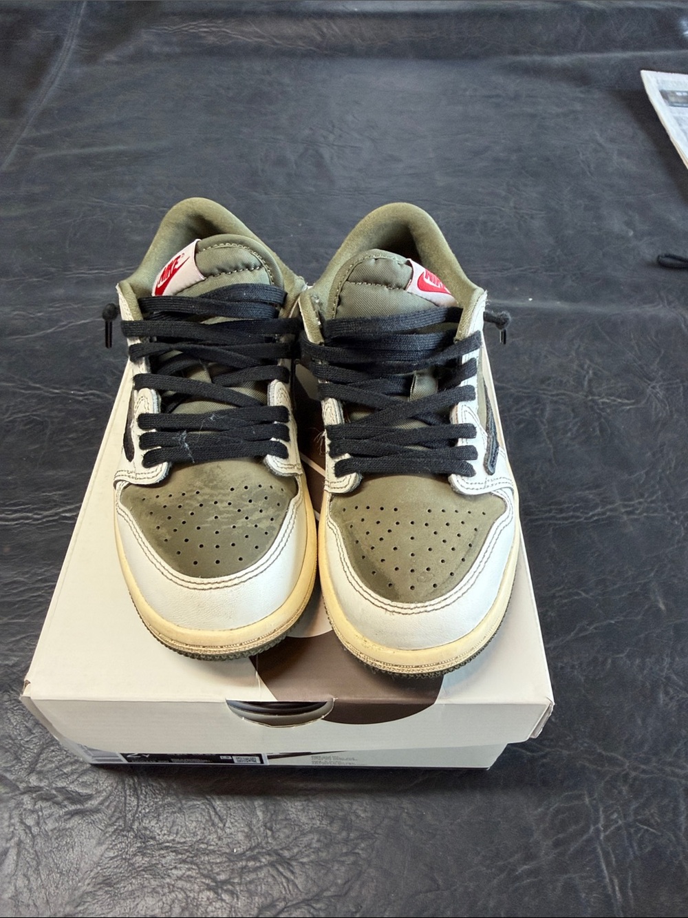 Youth Jordan 1 low Cactus Jack Olive sz 2Y